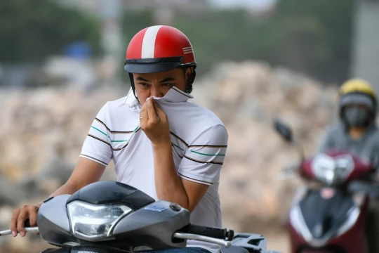 Bụi mù, bùn lầy 'bủa vây' công trường cải tạo kênh La Khê