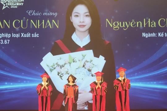 TUEBA trao bằng cử nhân cho hơn 700 sinh viên hệ đại học chính quy