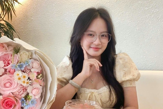 "Hoa khôi" trường quê giành thủ khoa toàn quốc khối C19