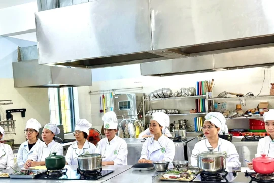 Học từ người làm nghề