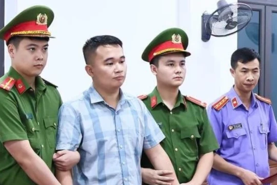 Điểm thi bất thường tại Tuyên Quang: Giữ khẩn cấp thầy giáo để tránh tẩu tán tài liệu, xoá bỏ dấu vết