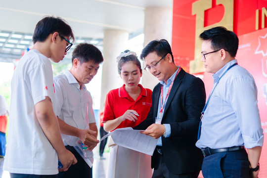 Nhiều trường đại học tại TP Hồ Chí Minh công bố điểm sàn xét tuyển từ 15 điểm