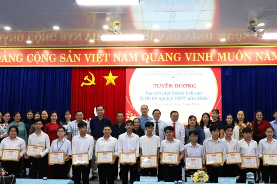 Trung tâm Giáo dục thường xuyên Cà Mau tuyên dương học viên đạt thành tích