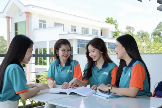 Sinh viên học tại UEH Mekong học phí bằng 60% cơ sở TPHCM