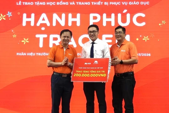 BDU Cà Mau tiếp nhận trang thiết bị và nguồn tài trợ học bổng từ Ngân hàng MSB