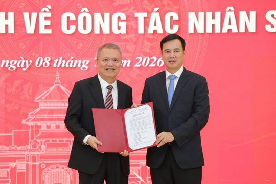 Đại học Quốc gia Hà Nội ký hợp đồng Hiệu trưởng với chuyên gia trình độ cao