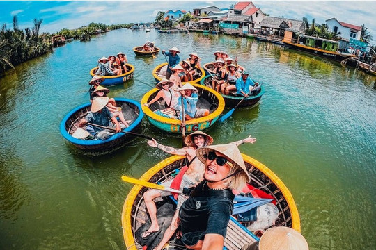 Sánh ngang Thái Lan, Indonesia: Người dân 1 nước đổ xô đến Việt Nam