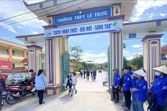 Quảng Trị: Xác minh thông tin 'giáo viên vào phòng thi hướng dẫn thí sinh làm bài'