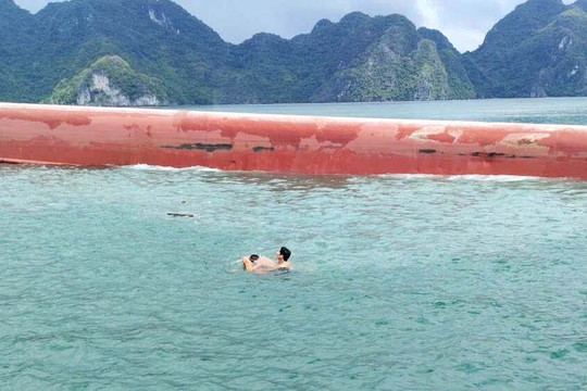 Phút sinh tử trên tàu hàng lật úp ở Vân Đồn