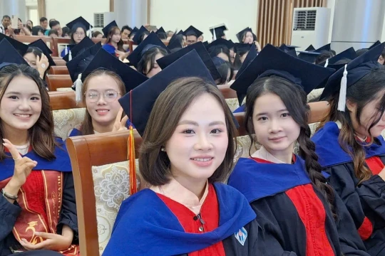 Trường ĐH Ngoại ngữ Huế trao bằng cho hơn 1.000 tân tiến sĩ, thạc sĩ và cử nhân