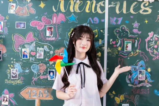 Trao cho học sinh dân tộc thiểu số chìa khóa làm giàu quê hương
