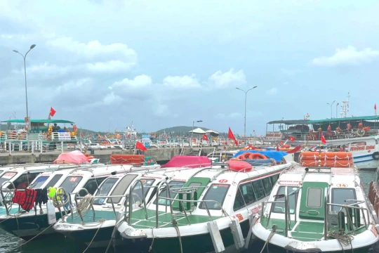 Nhiều ca nô, tàu du lịch Phú Quốc tạm dừng hoạt động