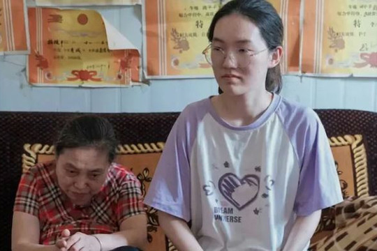 Không điện thoại, không học thêm, nữ sinh nghèo đạt điểm đại học gần tuyệt đối