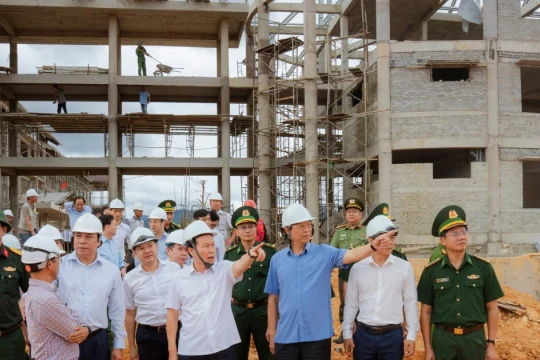 Phó Thủ tướng Lê Tiến Châu kiểm tra tiến độ Dự án Trường phổ thông nội trú liên cấp ở TP Huế