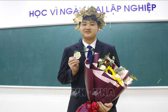 Niềm đam mê bền bỉ của 'Chàng trai Vàng' Olympic Vật lý Quốc tế