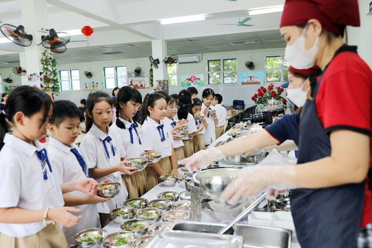 Hà Nội: Hỗ trợ bữa ăn bán trú cho học sinh tiểu học từ năm học 2026-2027