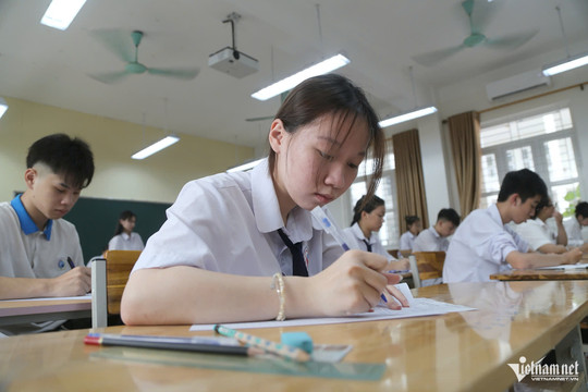Quảng Ninh thí điểm đưa đón học sinh bằng xe buýt điện trong năm học mới