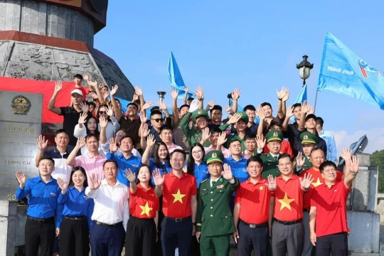 Vietjet cùng tuổi trẻ cả nước nối dài hành trình 'Tôi yêu Tổ quốc tôi'