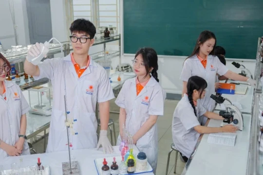 Trường ĐH Đại Nam cấp học bổng cho con em cán bộ ngành Giáo dục