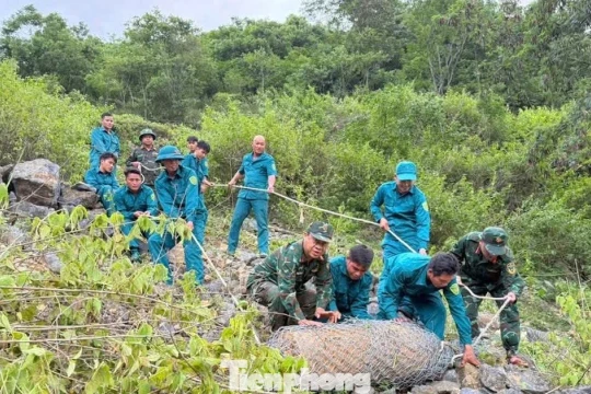 Đào móng làm nhà phát hiện quả bom nặng 350 kg còn nguyên kíp nổ