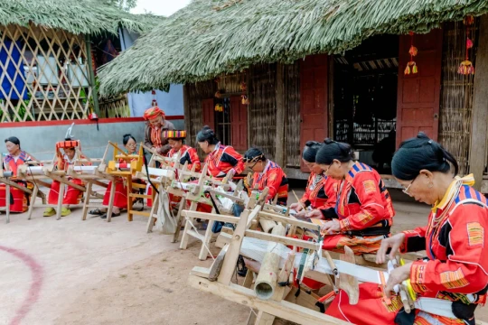 Sắc màu thổ cẩm Pà Thẻn
