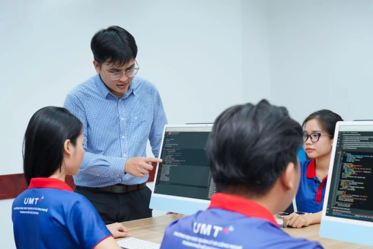 Nâng chất lượng nhân lực theo xu thế thời đại