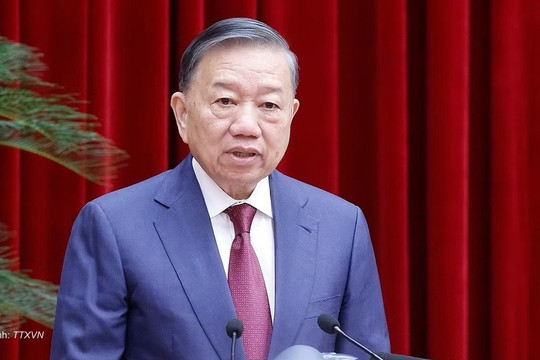 Hội nghị Trung ương 3 khai mạc, bàn 4 bước chuyển chiến lược