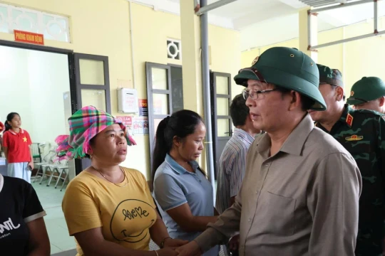 Phó Thủ tướng Hồ Quốc Dũng kiểm tra công tác khắc phục hậu quả mưa lũ ở Lai Châu