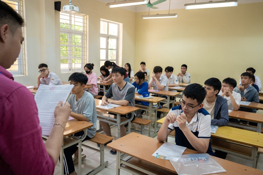 Giám thị bị tố "làm hộ bài" thí sinh ở Bắc Ninh: Sở GD&ĐT thông tin ban đầu