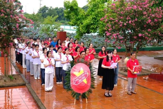 Trường học Phú Thọ đẩy mạnh giáo dục truyền thống yêu nước qua hoạt động tri ân