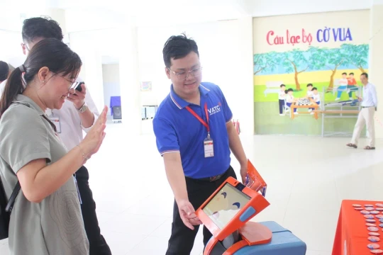 Đưa ‘lớp học số’ đến gần hơn với cán bộ, giáo viên và học sinh TP Cần Thơ
