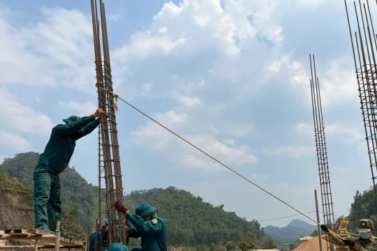 Hoàn thiện lắp đặt trang thiết bị dạy học trường vùng biên Đà Nẵng trước 15/8