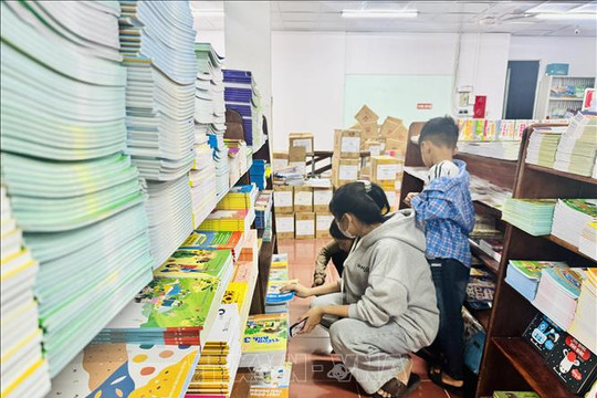 Hà Tĩnh: Nhộn nhịp thị trường sách giáo khoa trước thềm năm học mới