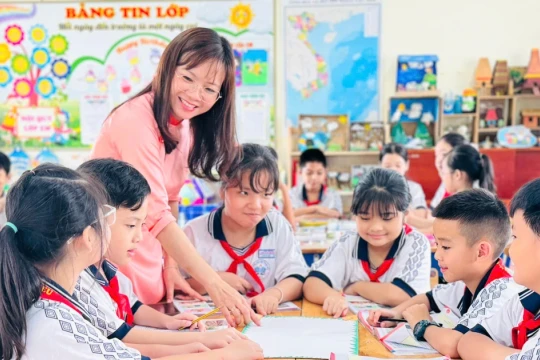 Bỏ chế độ tập sự: Giáo viên sớm ổn định công việc, nhà trường tăng trách nhiệm