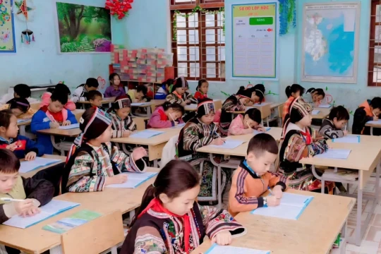 Quy định mới về trang cấp đồ dùng, học phẩm cho học sinh vùng biên Tuyên Quang