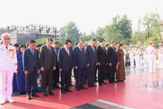 Lãnh đạo Đảng, Nhà nước tưởng niệm các Anh hùng liệt sĩ và viếng Chủ tịch Hồ Chí Minh