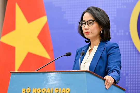 Tàu của Việt Nam chở 62 người chìm trên biển, đã cứu được 45 người