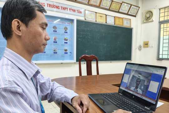Thầy giáo ngoại thành “nói chuyện” với trẻ câm, điếc bằng AI cảm xúc