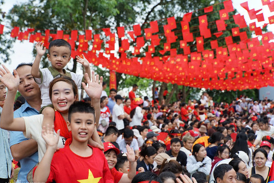 Đề xuất biểu dương vợ chồng sinh đủ hai con ở 10 tỉnh thành có mức sinh thấp