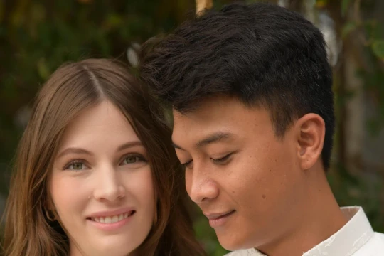 Nữ dược sĩ Đức đi qua 50 quốc gia 'phải lòng' chàng trai miền Tây