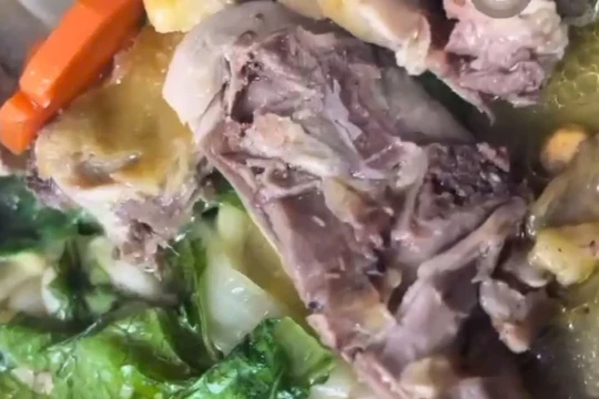 Vụ nghi dòi bò lúc nhúc trong món ăn ở Đắk Lắk: Sẽ bảo vệ người quay clip