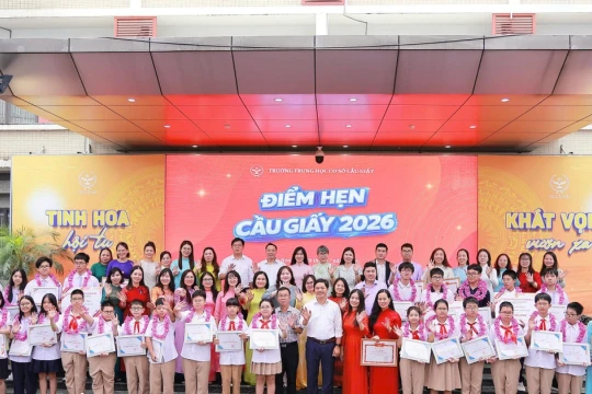 ‘Điểm hẹn Cầu Giấy 2026’ gieo khát vọng, tiếp lửa hành trình mới cho học sinh