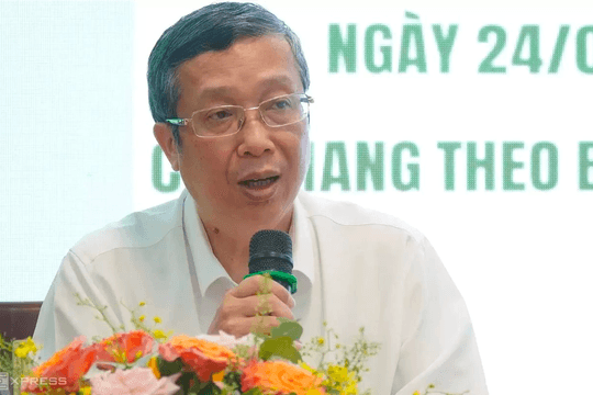 Thứ trưởng Nông nghiệp và Môi trường Hoàng Trung bị khai trừ Đảng