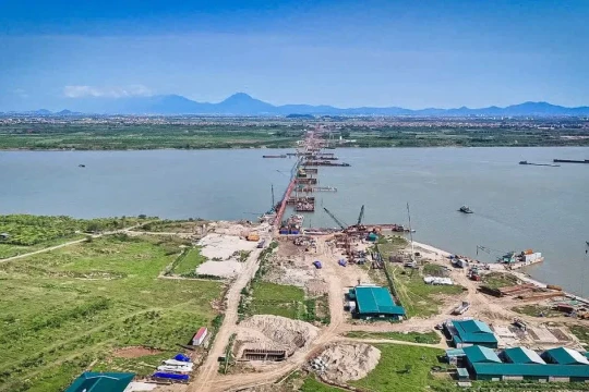 Tiến độ thi công 7 cây cầu vượt sông Hồng ra sao?