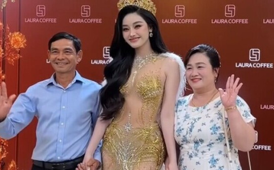 Bố mẹ đẻ Hoa hậu Yến Nhi gây chú ý trên thảm đỏ chung kết Miss Grand Vietnam 2026