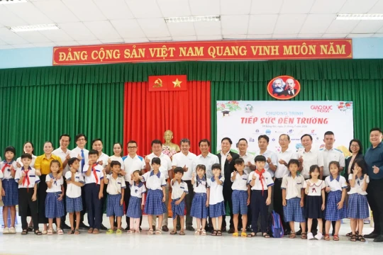 Tiếp sức đến trường với 200 học sinh khó khăn tại Đồng Nai