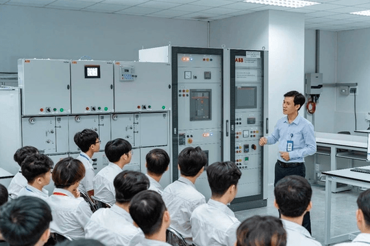 Quy định mới về tiền lương và hợp đồng của nhà giáo thỉnh giảng từ 1/9