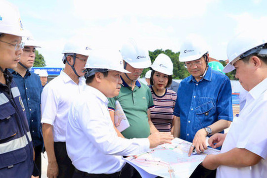 Chủ tịch UBND TP Hà Nội Vũ Đại Thắng kiểm tra tiến độ các dự án đường Đặng Thai Mai, Nhà hát Ngọc Trai