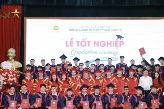Gần 2.000 sinh viên Trường Đại học Sư phạm Kỹ thuật Hưng Yên nhận bằng tốt nghiệp