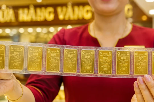 Giá vàng ngày 4/8: Trong nước và thế giới đảo chiều